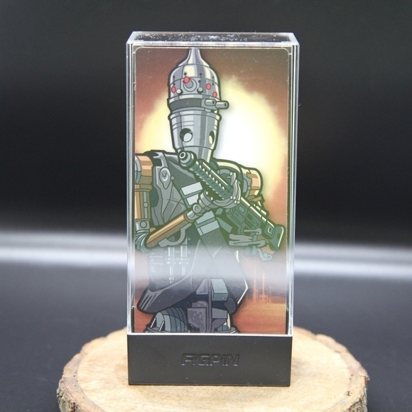 The Mandalorian IG-11 509 Figpin - Picture 7 of 7